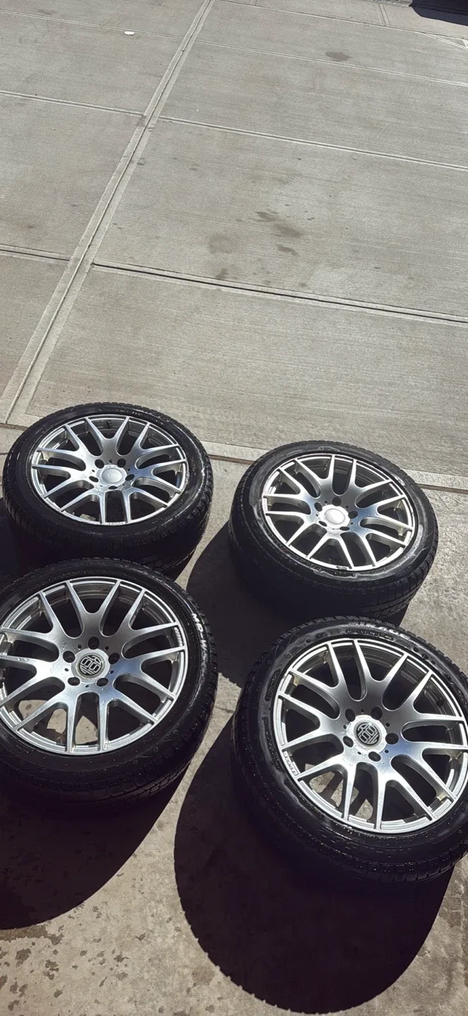 Set of 4 Silver Winter Tires on Alloy Rims – 245/45R18 image indicator(8)