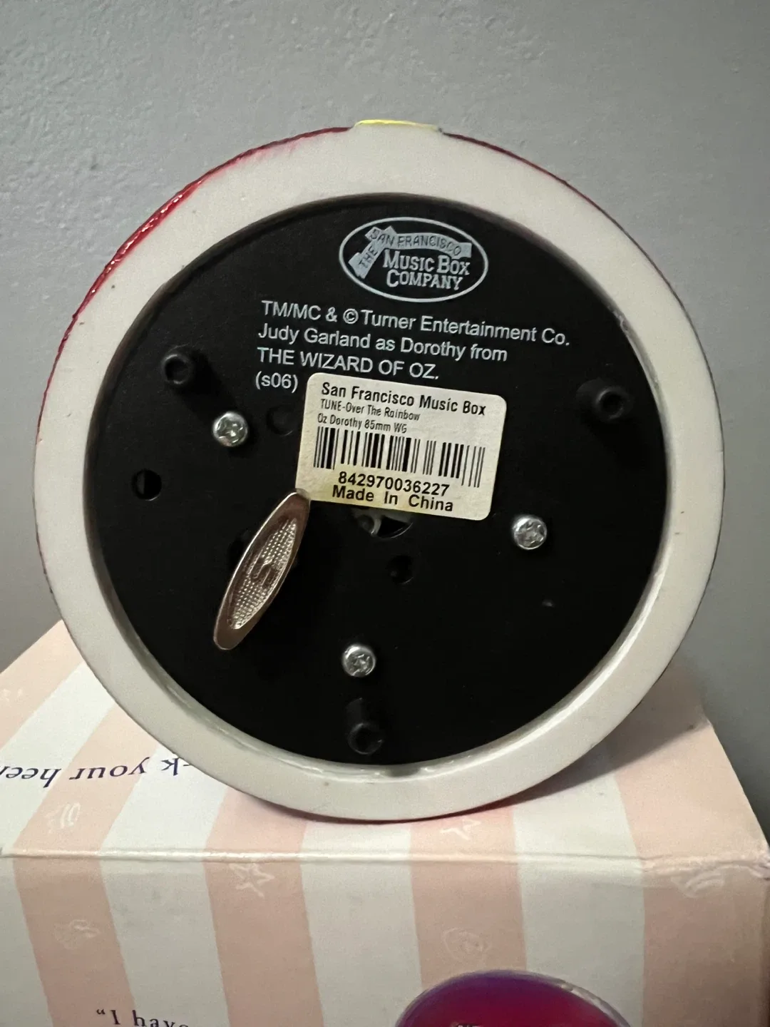 Wizard of Oz 'Over the Rainbow' Music Box image indicator(2)