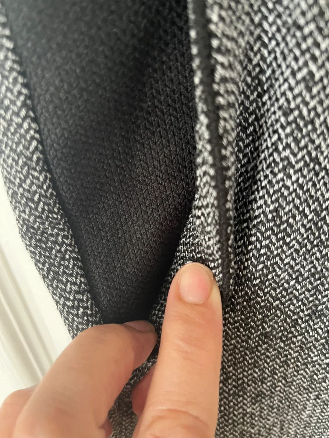 Size 8 women’s H&M Grey Patterned Trousers image indicator(5)