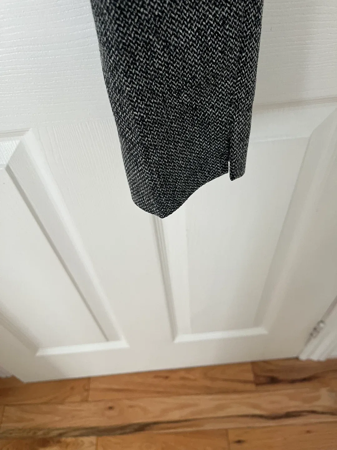 Size 8 women’s H&M Grey Patterned Trousers image indicator(6)