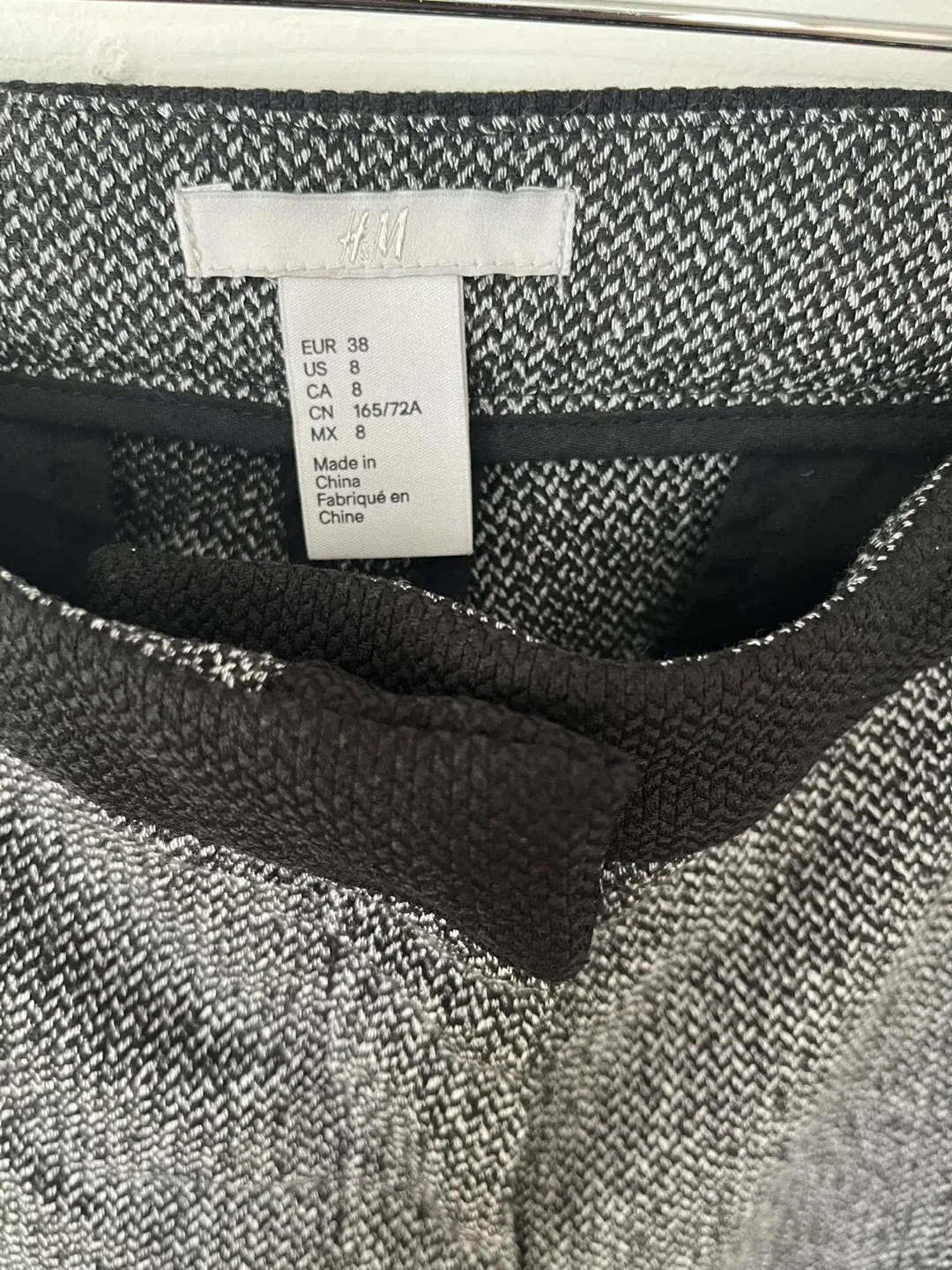 Size 8 women’s H&M Grey Patterned Trousers image indicator(7)