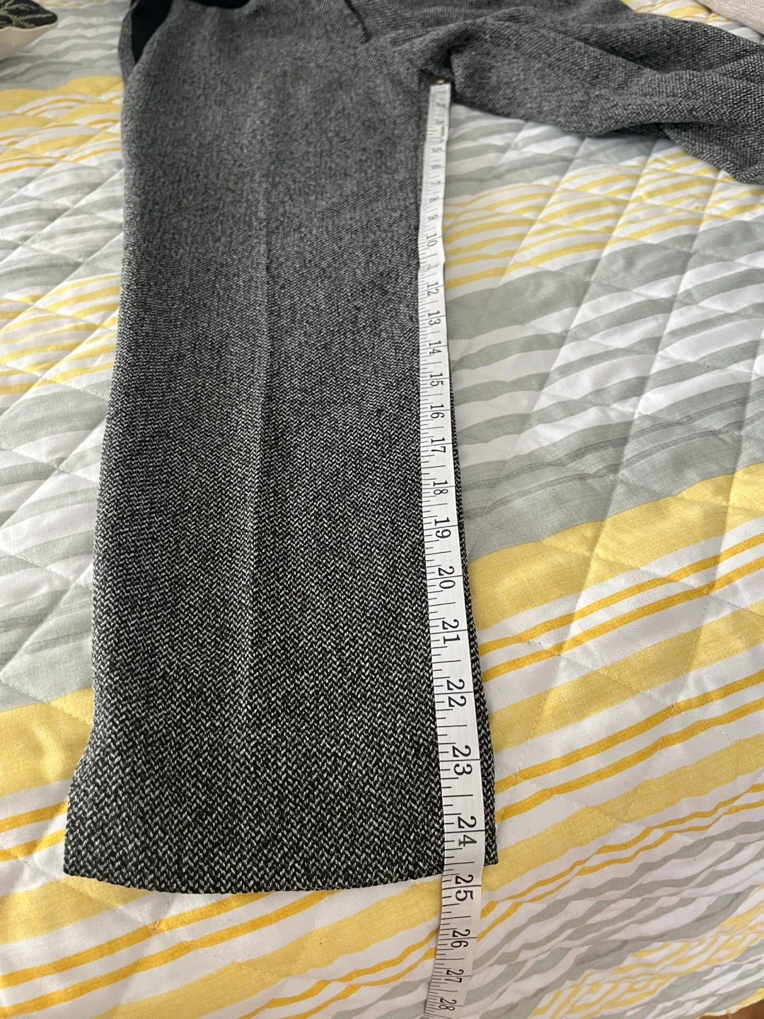 Size 8 women’s H&M Grey Patterned Trousers image indicator(8)