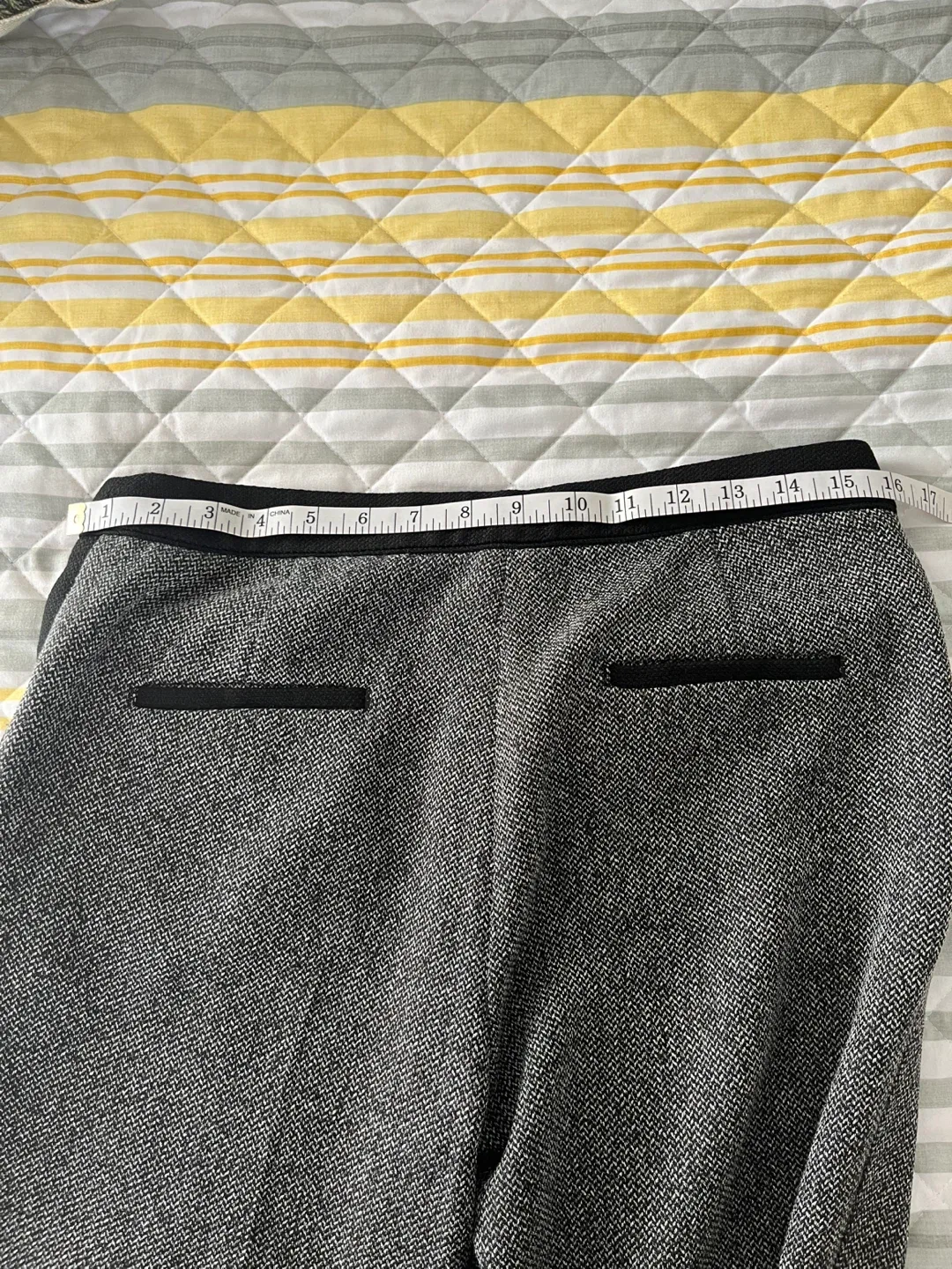 Size 8 women’s H&M Grey Patterned Trousers image indicator(9)