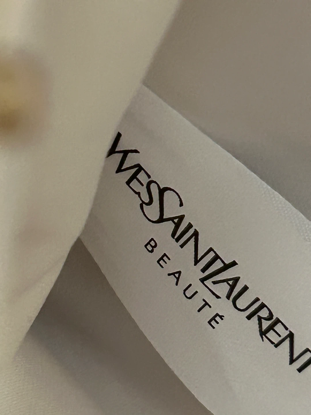 Yves Saint Laurent Beauté Pouch - photo 3