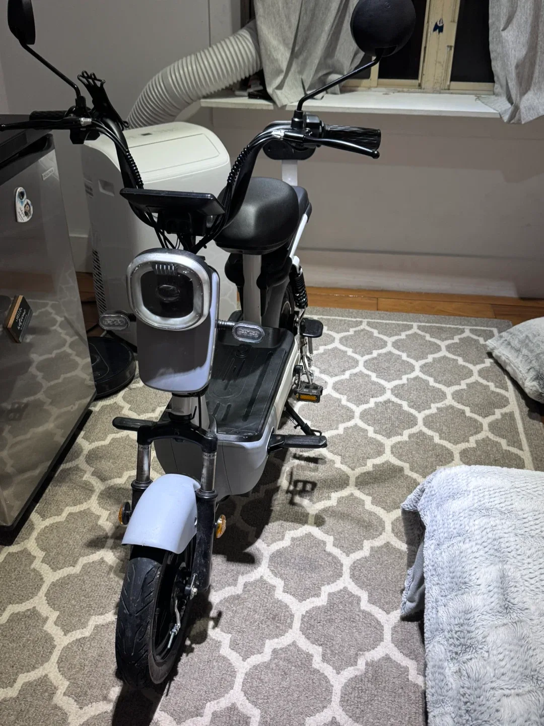 Electric Bike - Like New! image indicator(2)