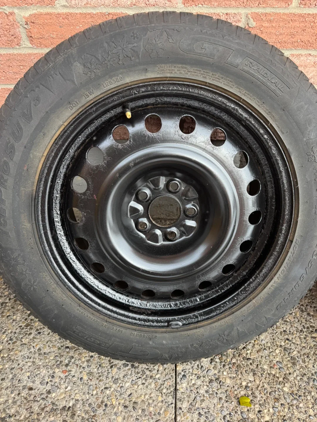 235/60R18 Winter Tires image indicator(2)