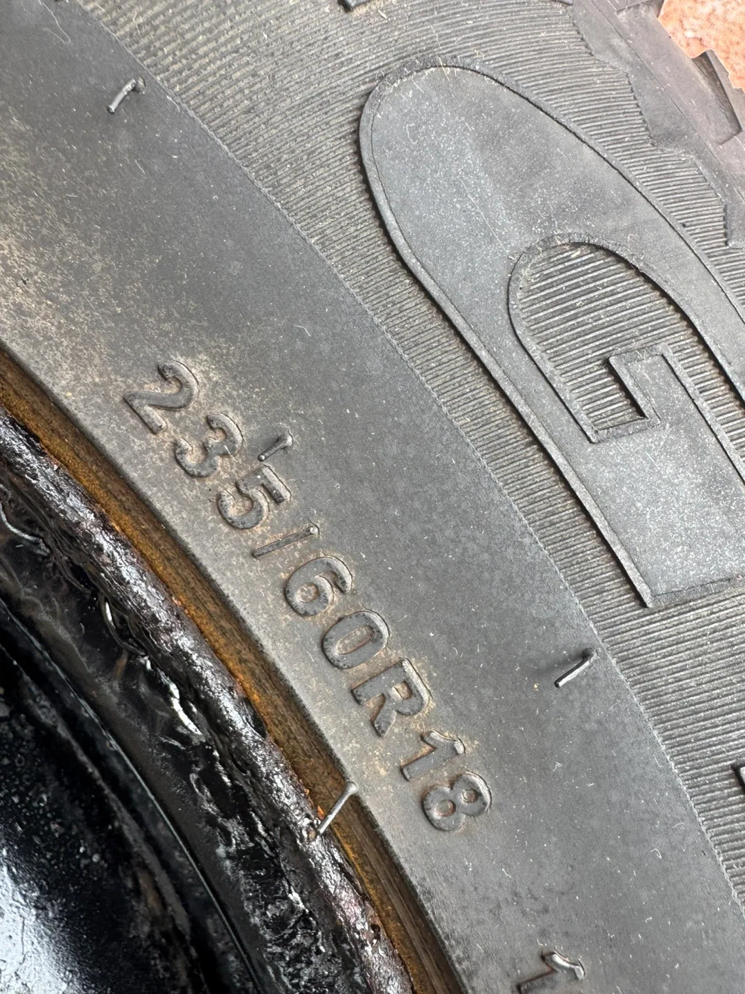 235/60R18 Winter Tires image indicator(4)