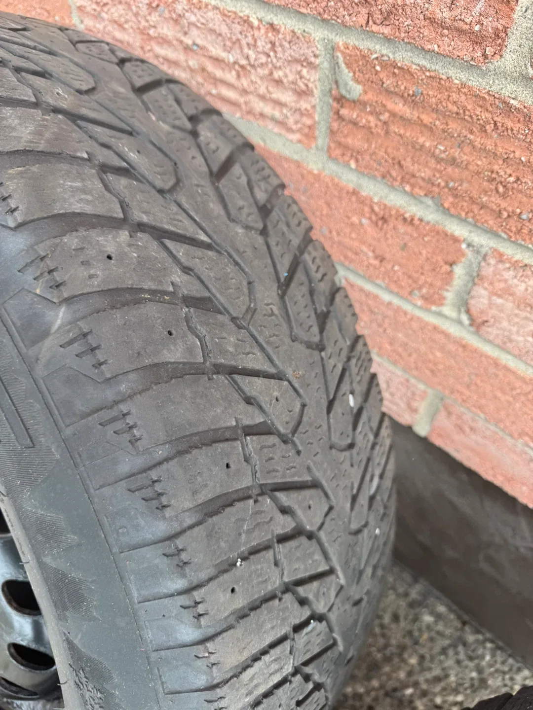 235/60R18 Winter Tires image indicator(6)