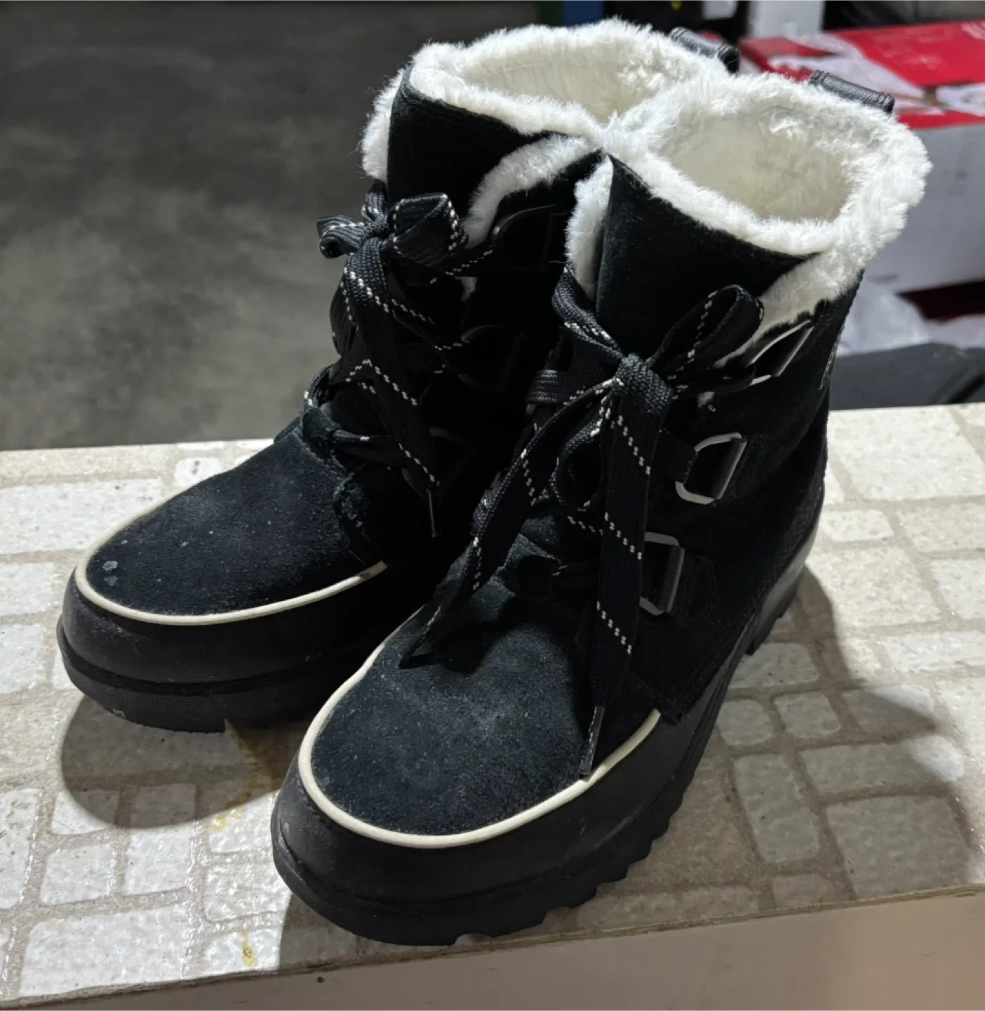 Sorel Black Winter Boots image indicator(2)