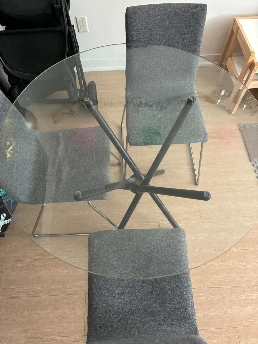 Sleek & Modern Glass Dining Table for Sale image indicator(2)