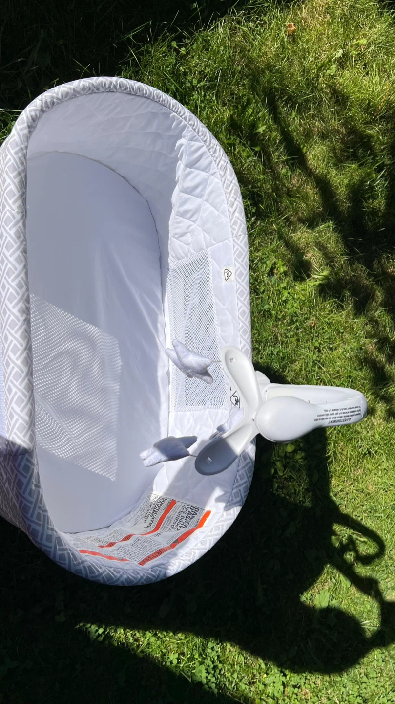 Delta Children Bassinet - photo 3