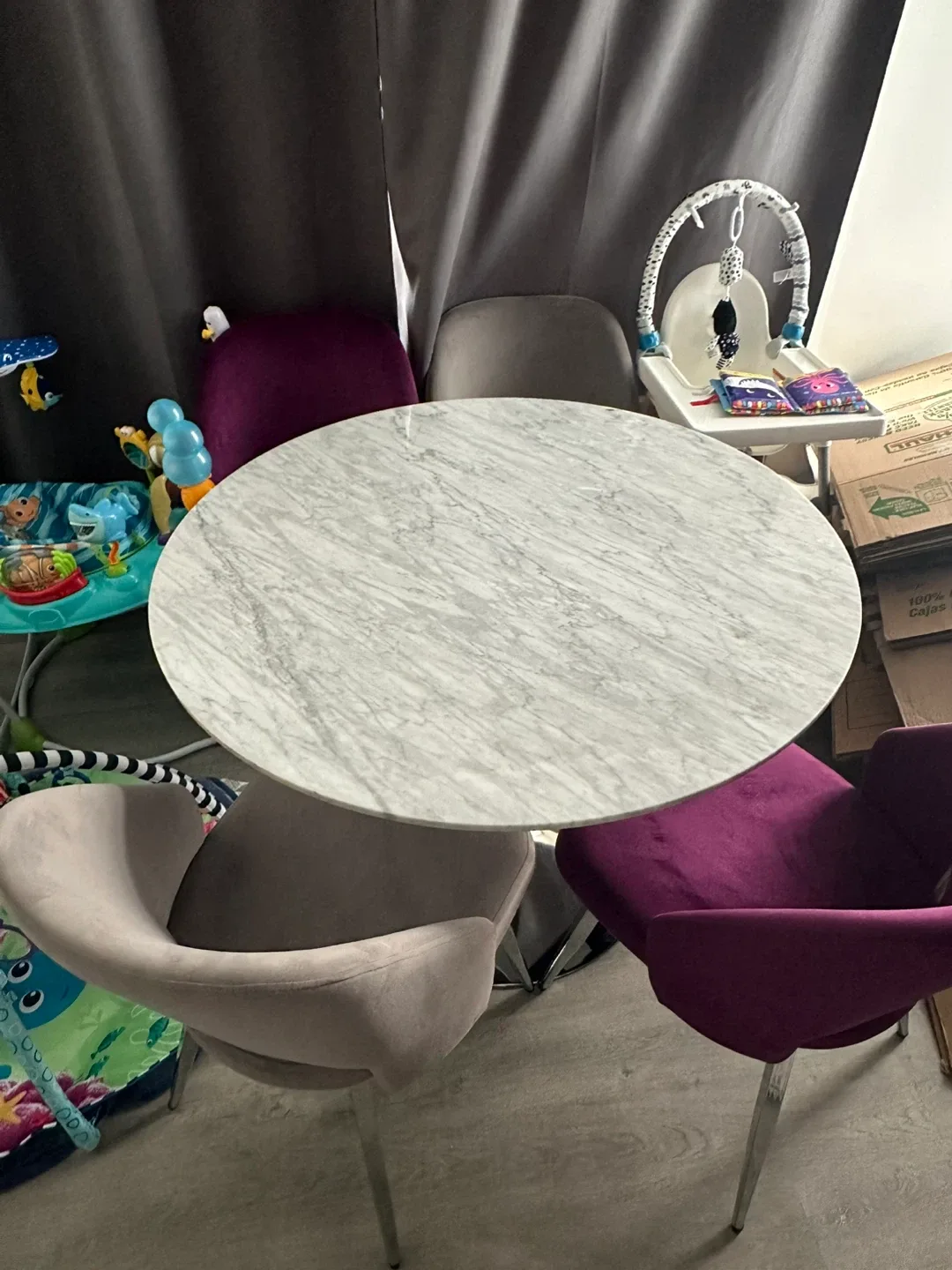 Modern Marble Dining Set – Structube “Martini” Table + 4 Chairs image indicator(2)