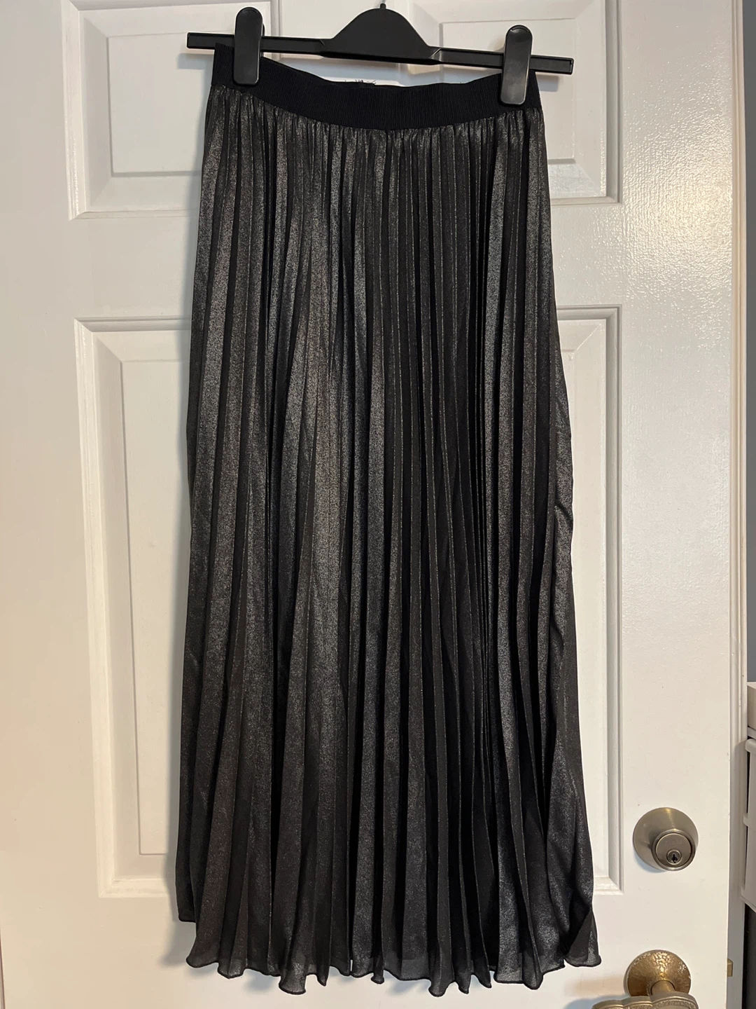 H&M pleated Skirt - Size 6