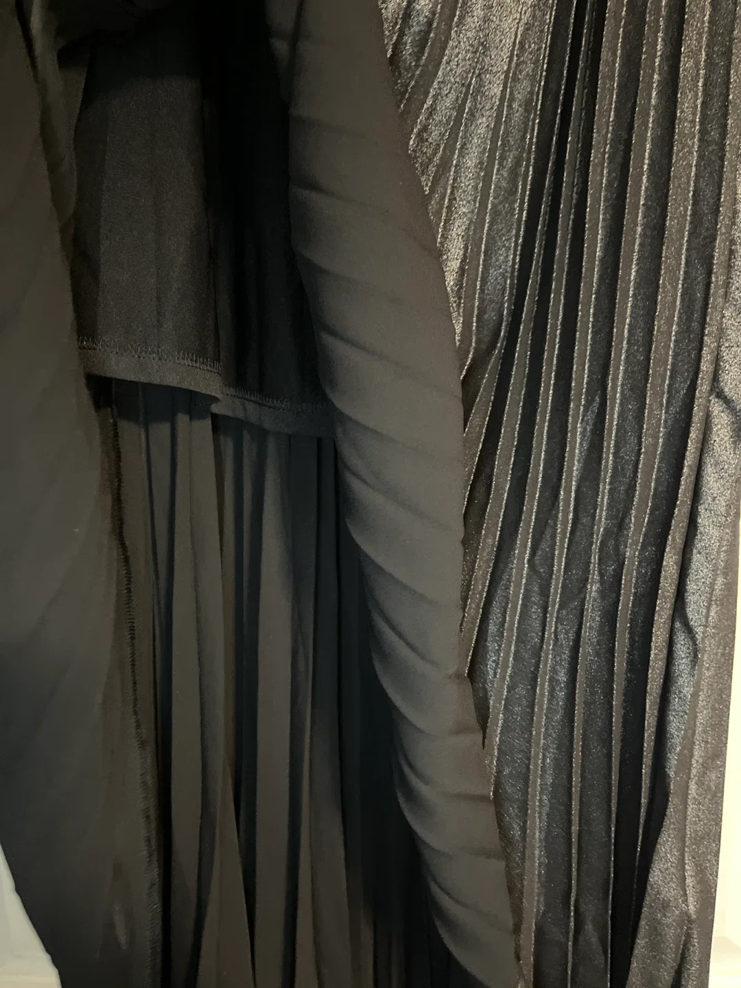 H&M pleated Skirt - Size 6 image indicator(2)