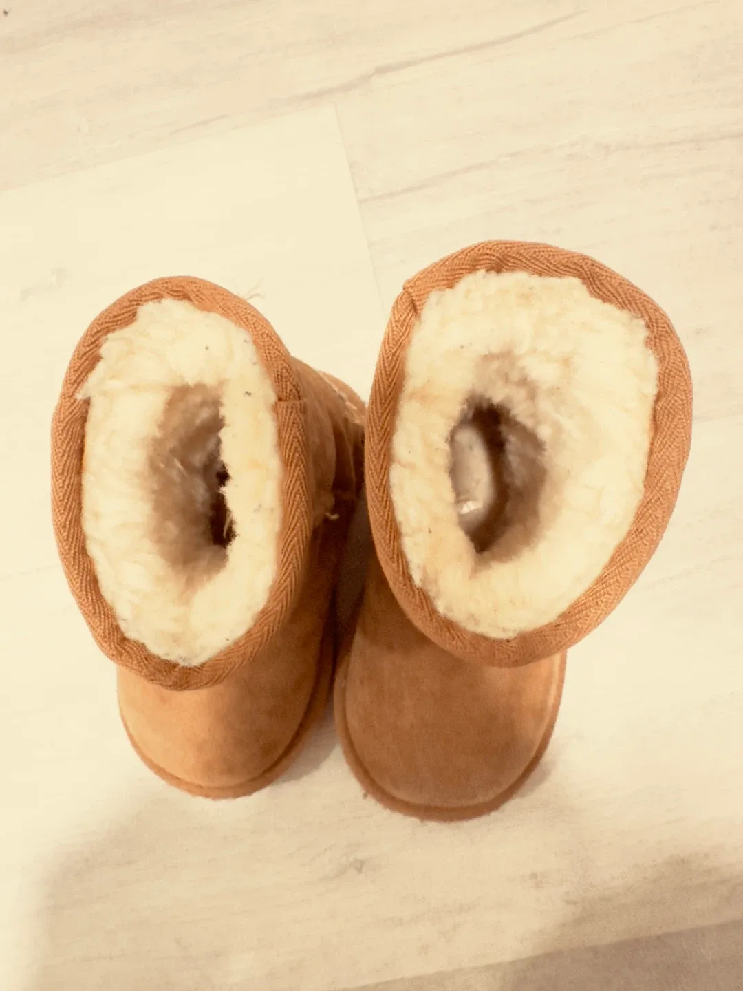 UGG Kids' Classic Short Boots - Size 7 image indicator(3)