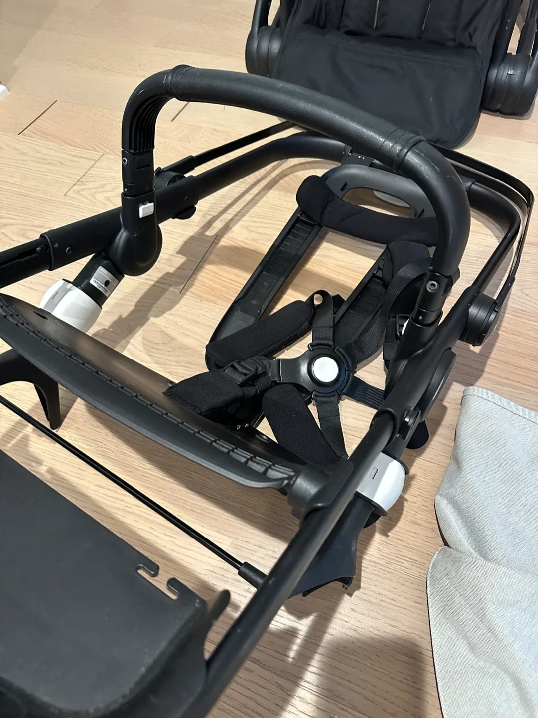 Bugaboo Fox 3 Stroller - Grey/ Black Frame image indicator(4)