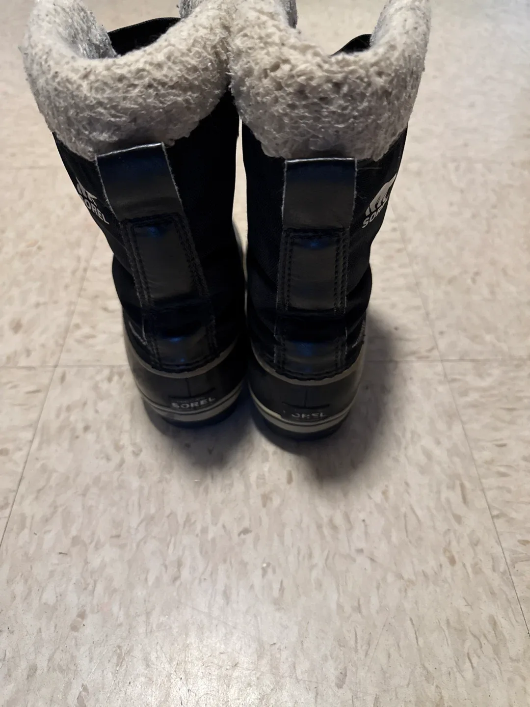 Sorel kids Winter Boots size 4 50$obo image indicator(3)