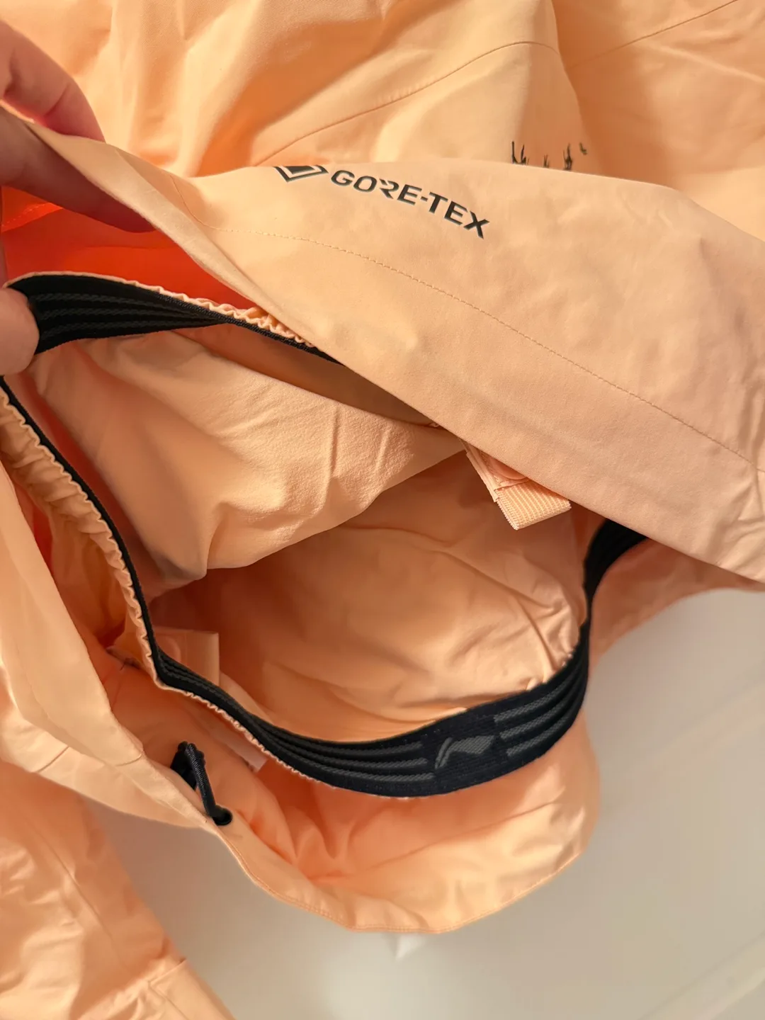 gore-tex snow Jacket - Size L image indicator(5)