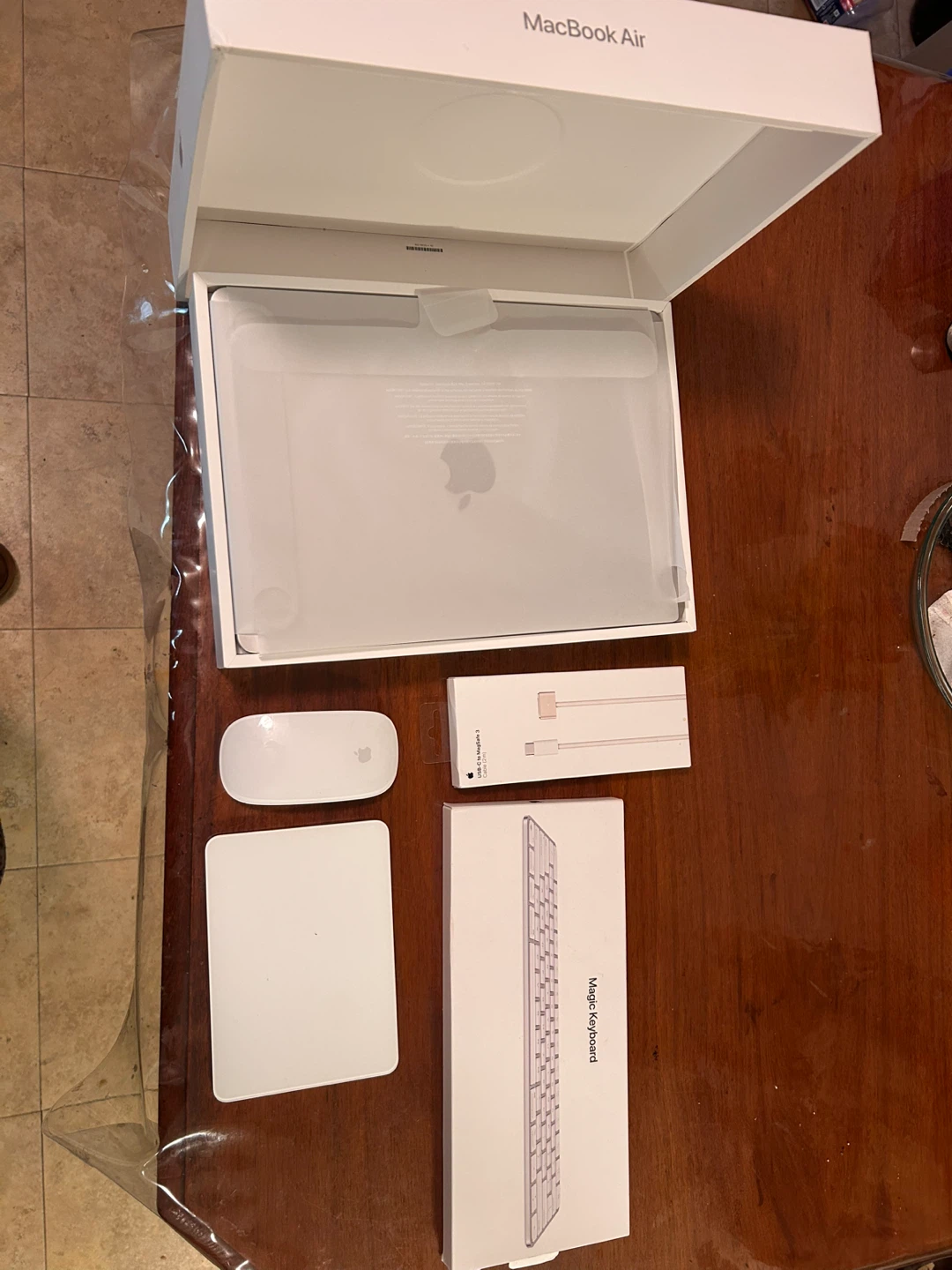 LOT MacBook Air M4 2025, Magic Keyboard, Magic Mouse & Trackpad