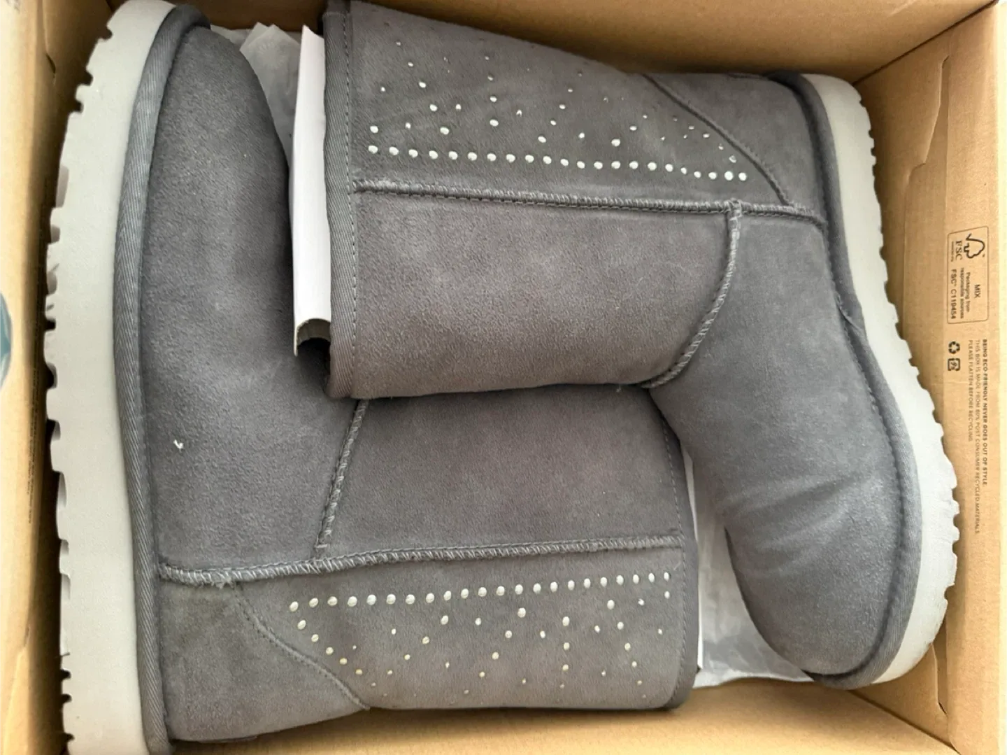 UGG W Classic Short Studded Boots - US Size 7