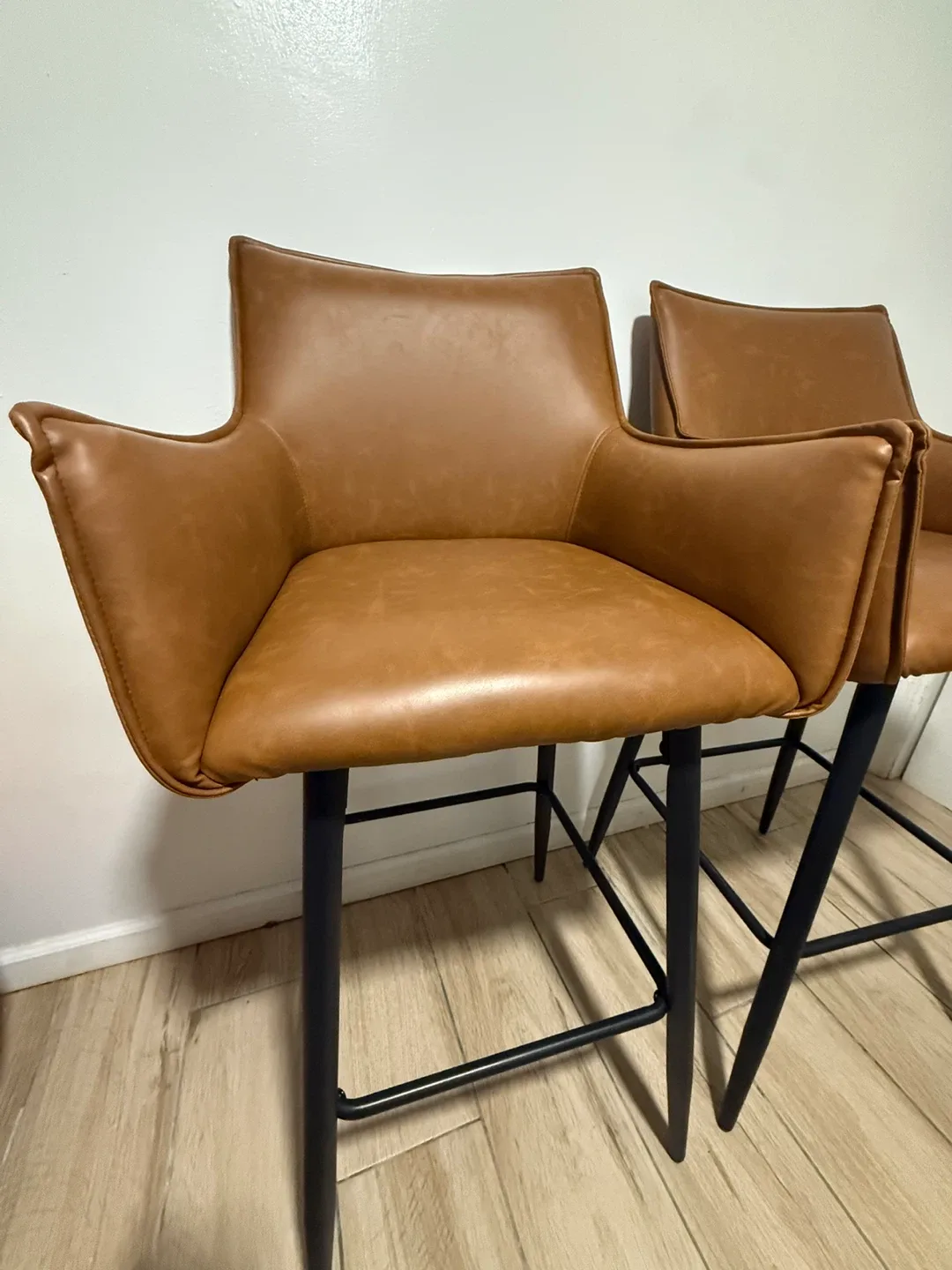 Set of 2 Brown Leather Bar Stools image indicator(2)