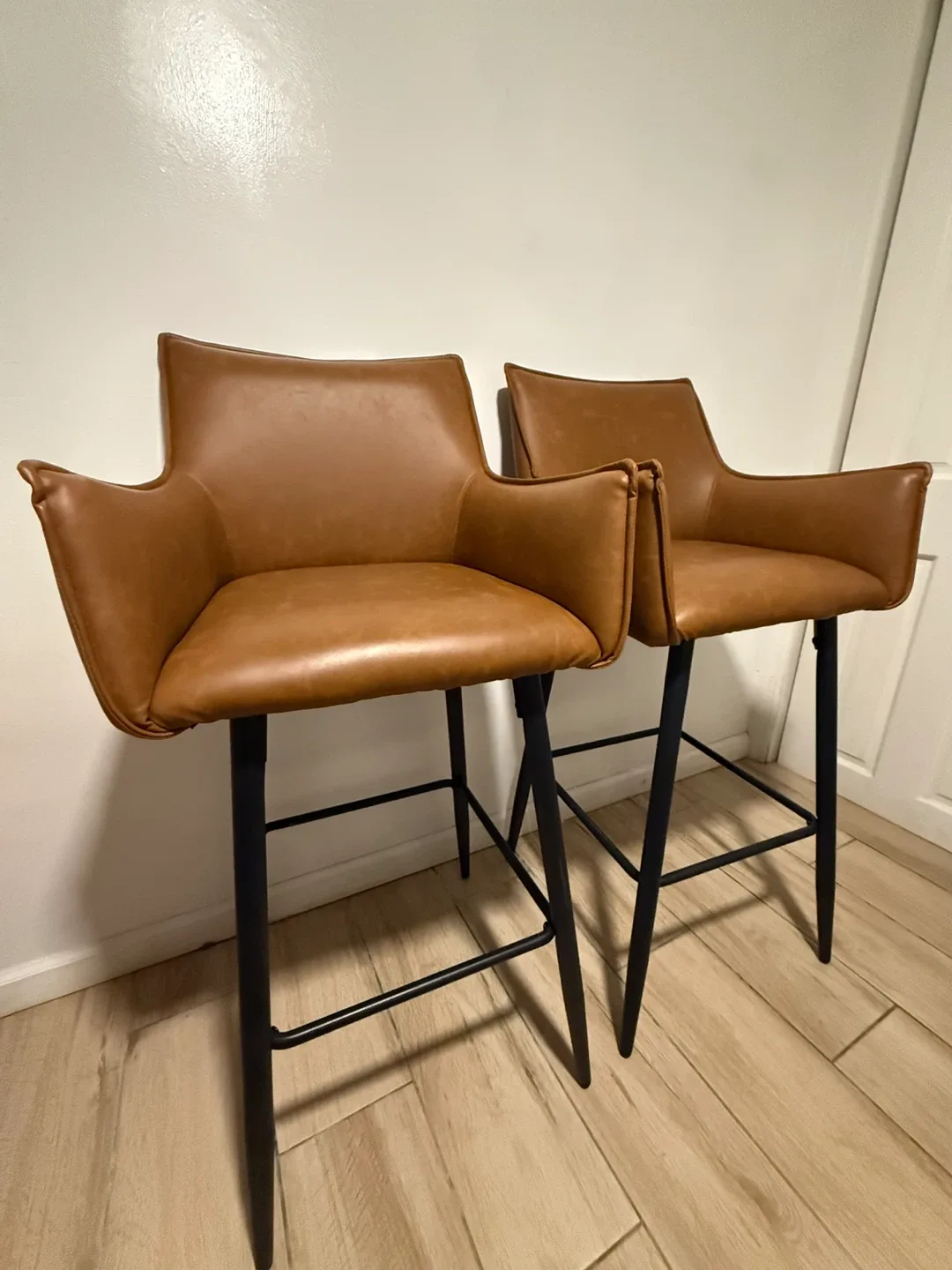 Set of 2 Brown Leather Bar Stools image indicator(3)