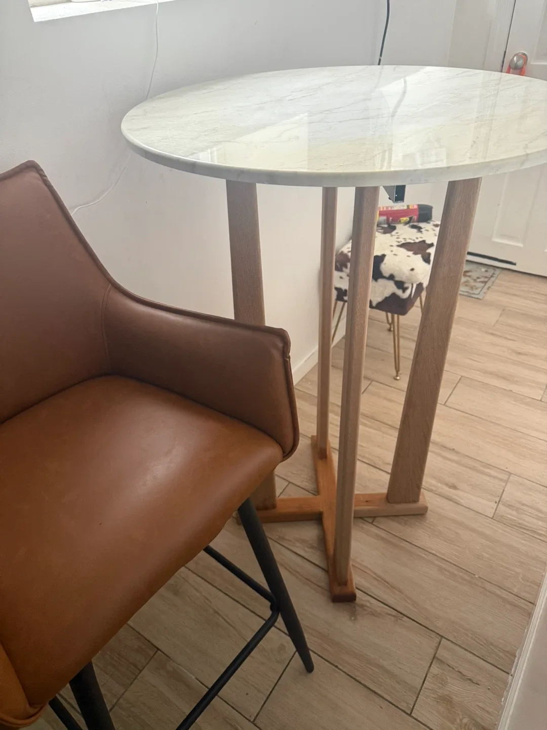 Set of 2 Brown Leather Bar Stools image indicator(4)