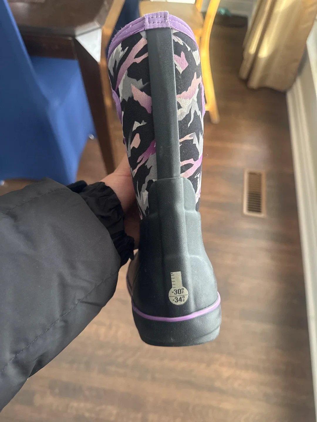 Bogs Kids Classic II Winter Boots, Size 11 image indicator(3)