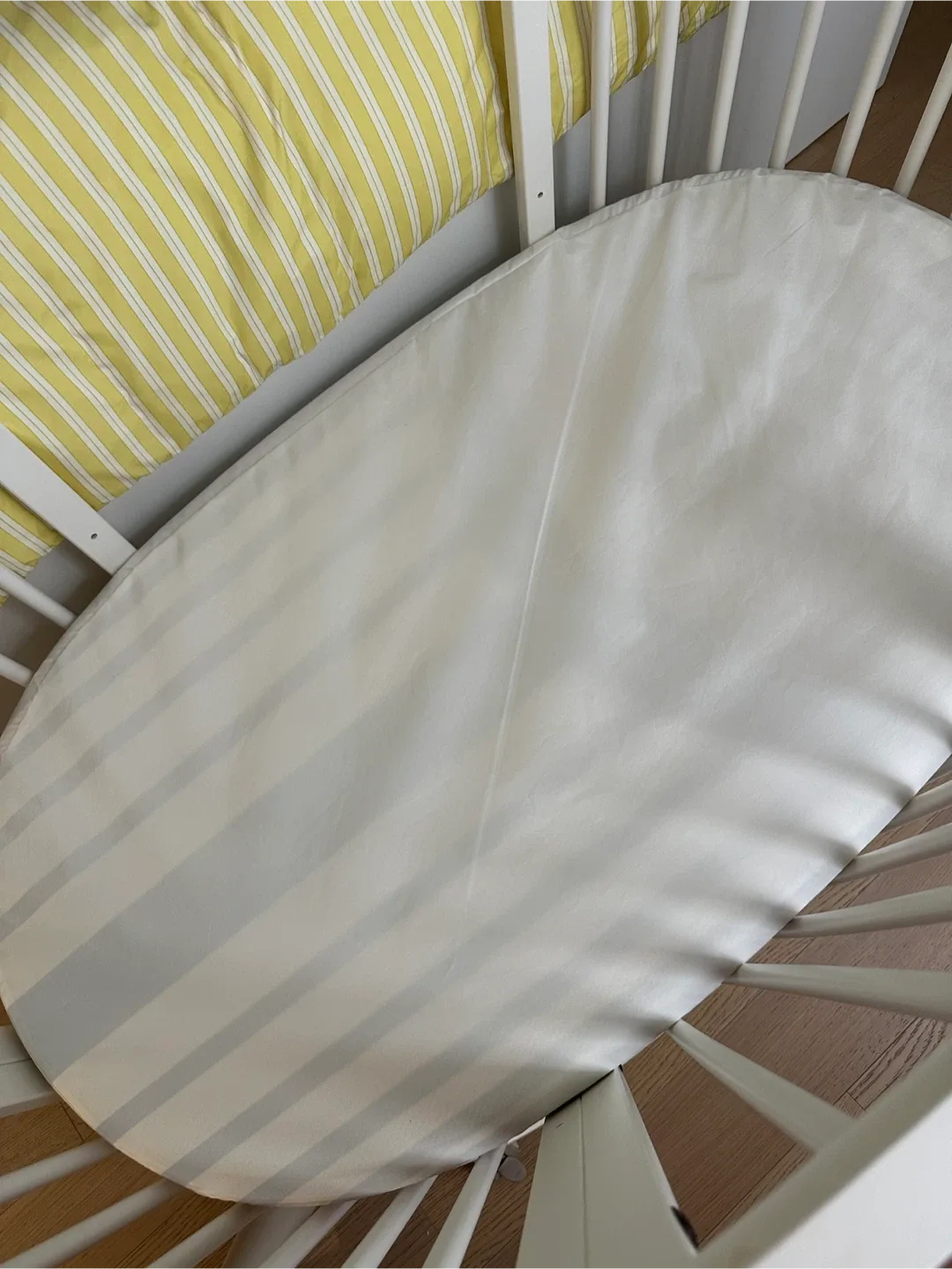 Stokke Sleepi V2 bed and Organic Cotton Mattress image indicator(3)