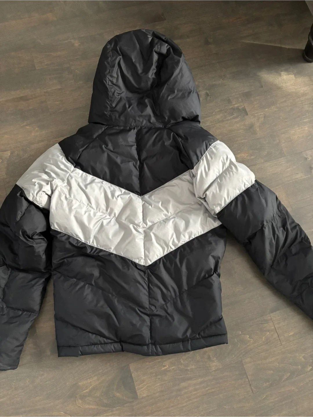 Youth Nike puffer coat - size XL image indicator(6)