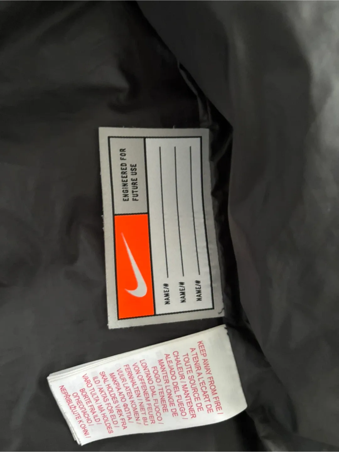 Youth Nike puffer coat - size XL image indicator(5)