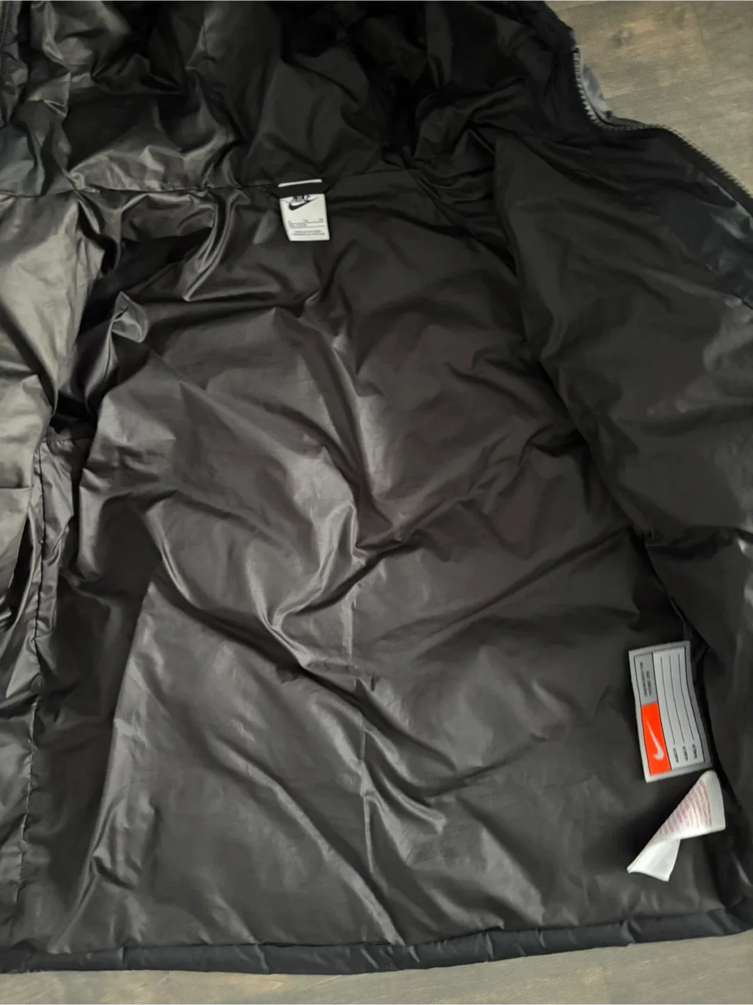 Youth Nike puffer coat - size XL image indicator(4)