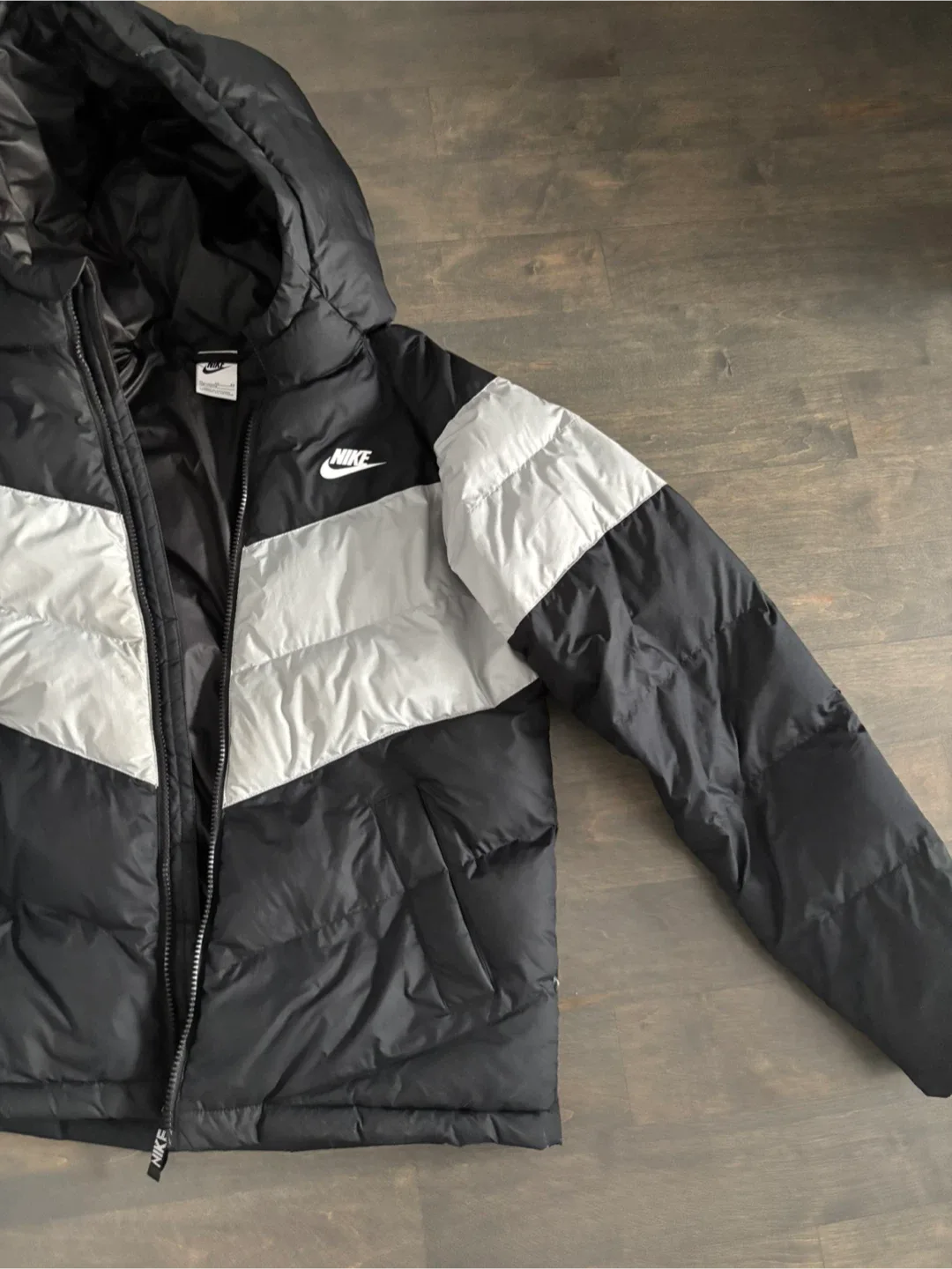 Youth Nike puffer coat - size XL image indicator(2)