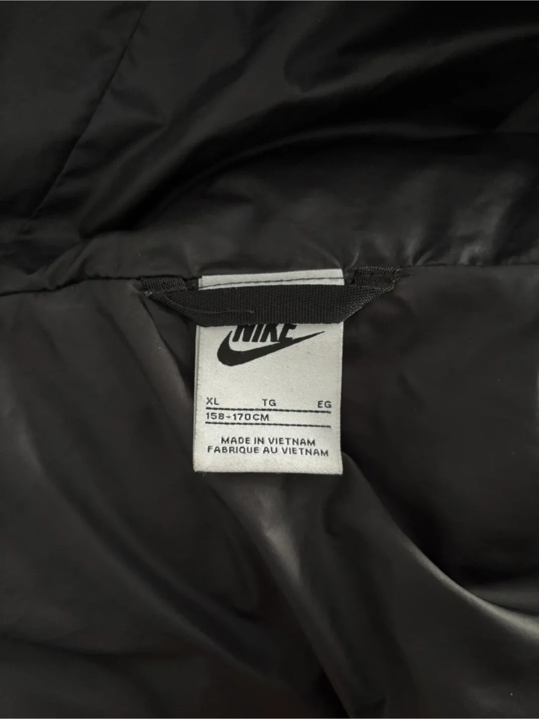 Youth Nike puffer coat - size XL image indicator(7)