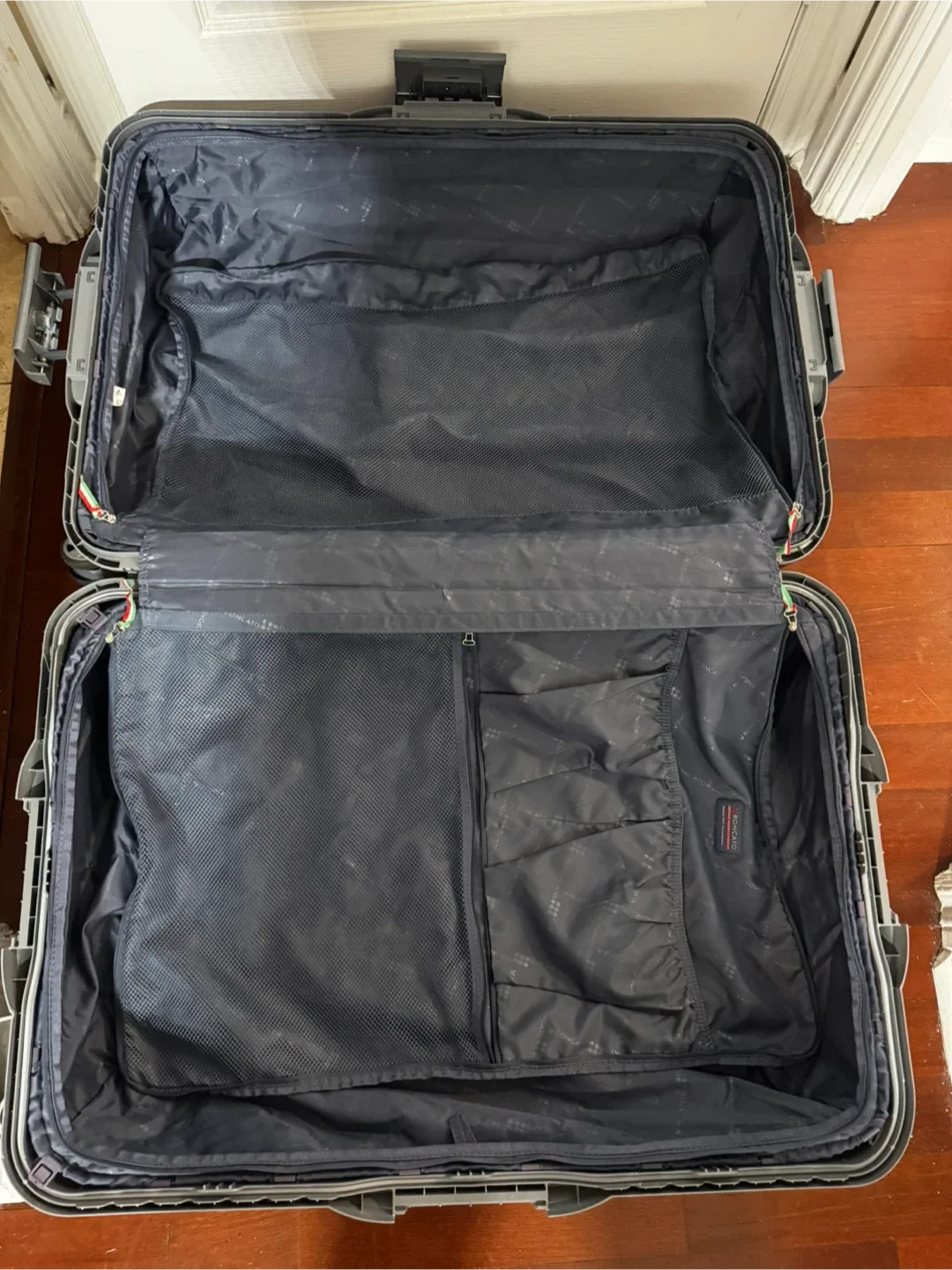 Roncato Suitcase - Polycarbonate Material image indicator(4)