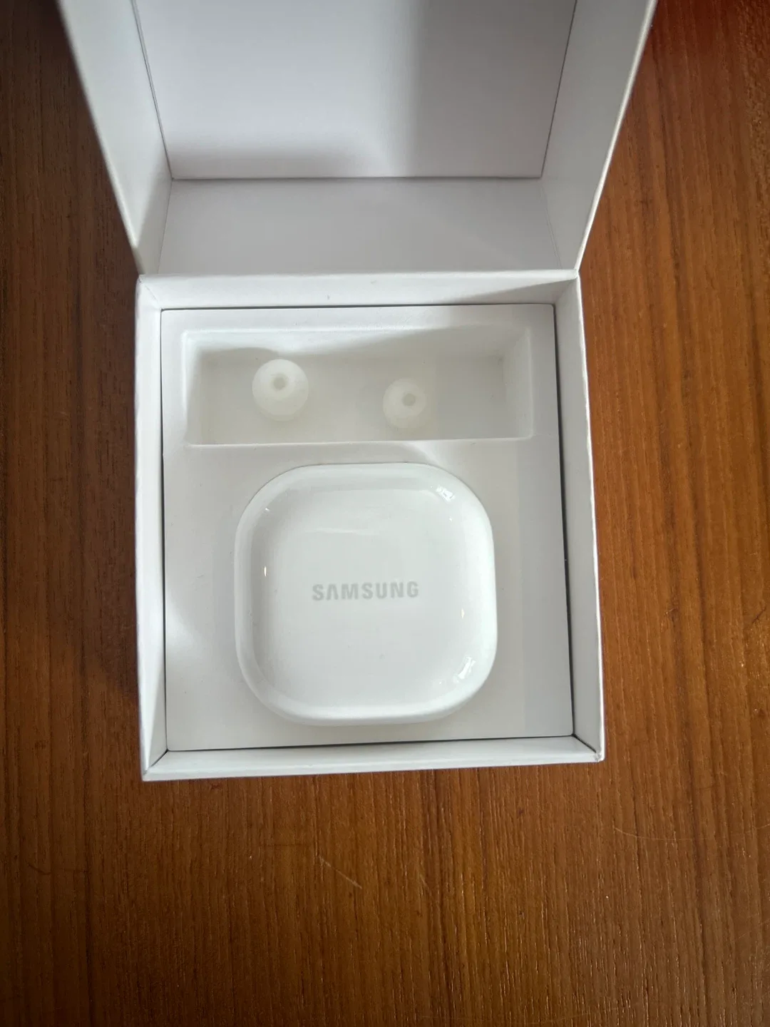Samsung Galaxy buds2 pro - with charger and in the box image indicator(2)