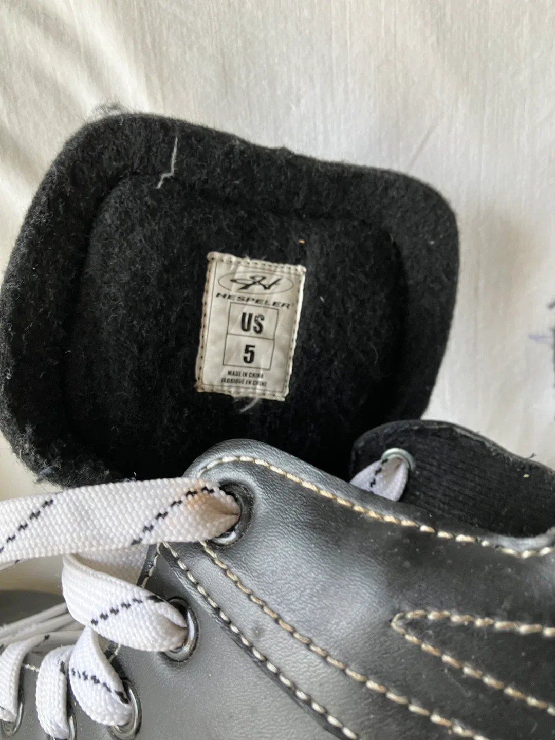 Hespeler Ice Skates - US Size 5 image indicator(2)