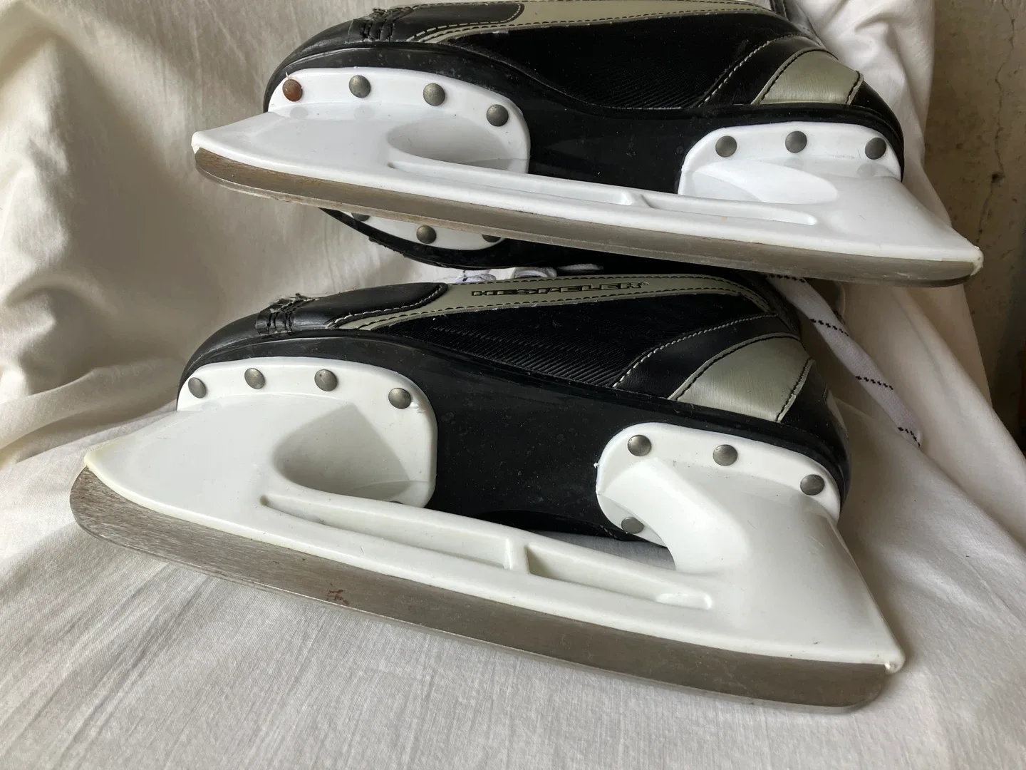 Hespeler Ice Skates - US Size 5 image indicator(3)