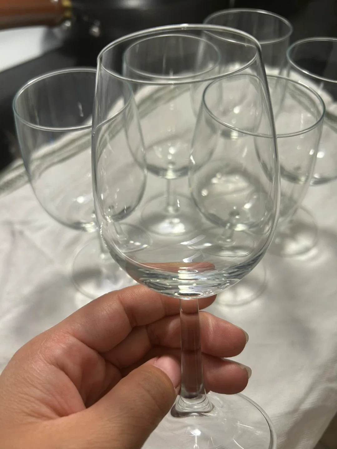 Set of 6 Wine Glasses image indicator(2)