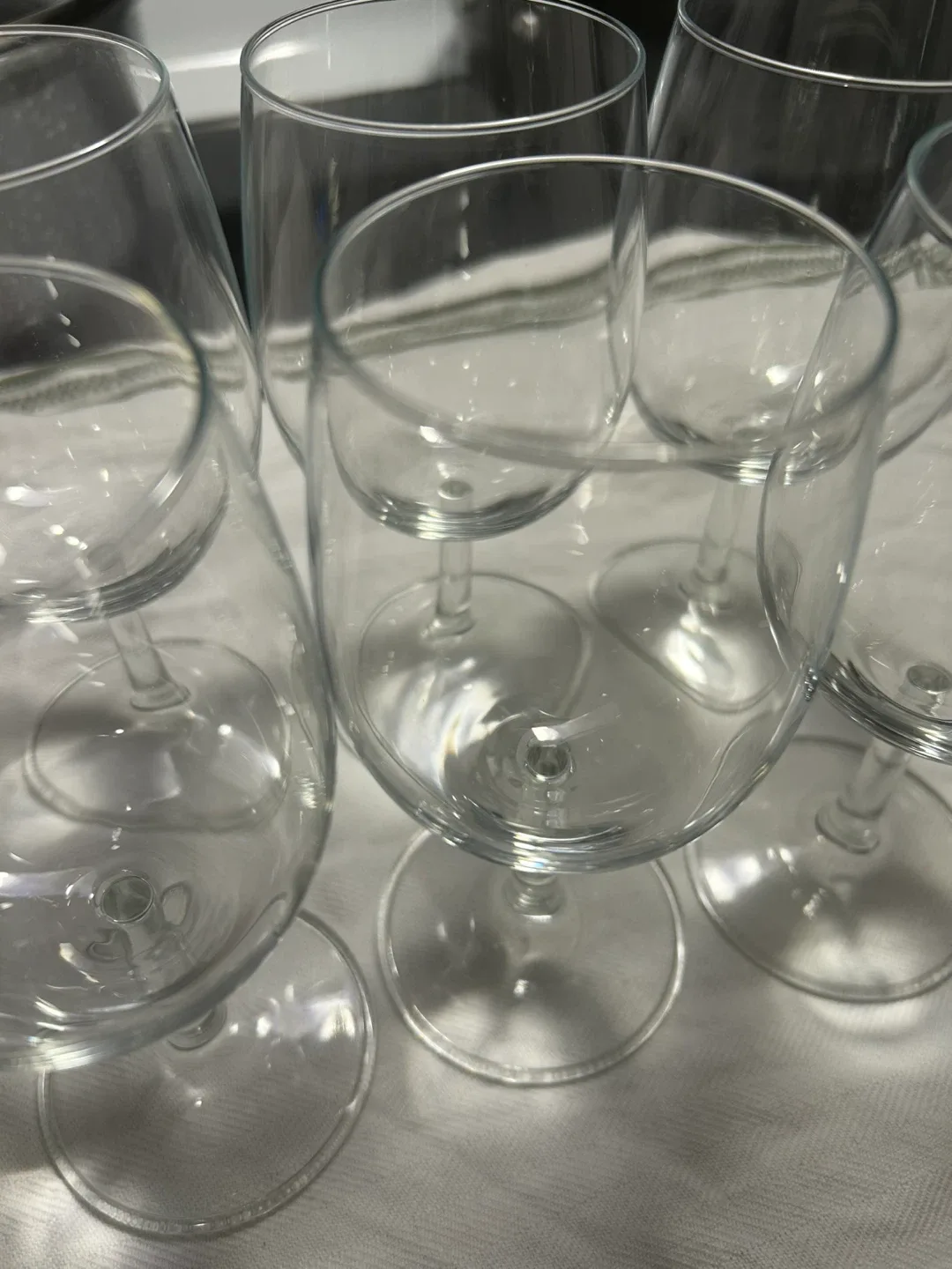 Set of 6 Wine Glasses image indicator(4)