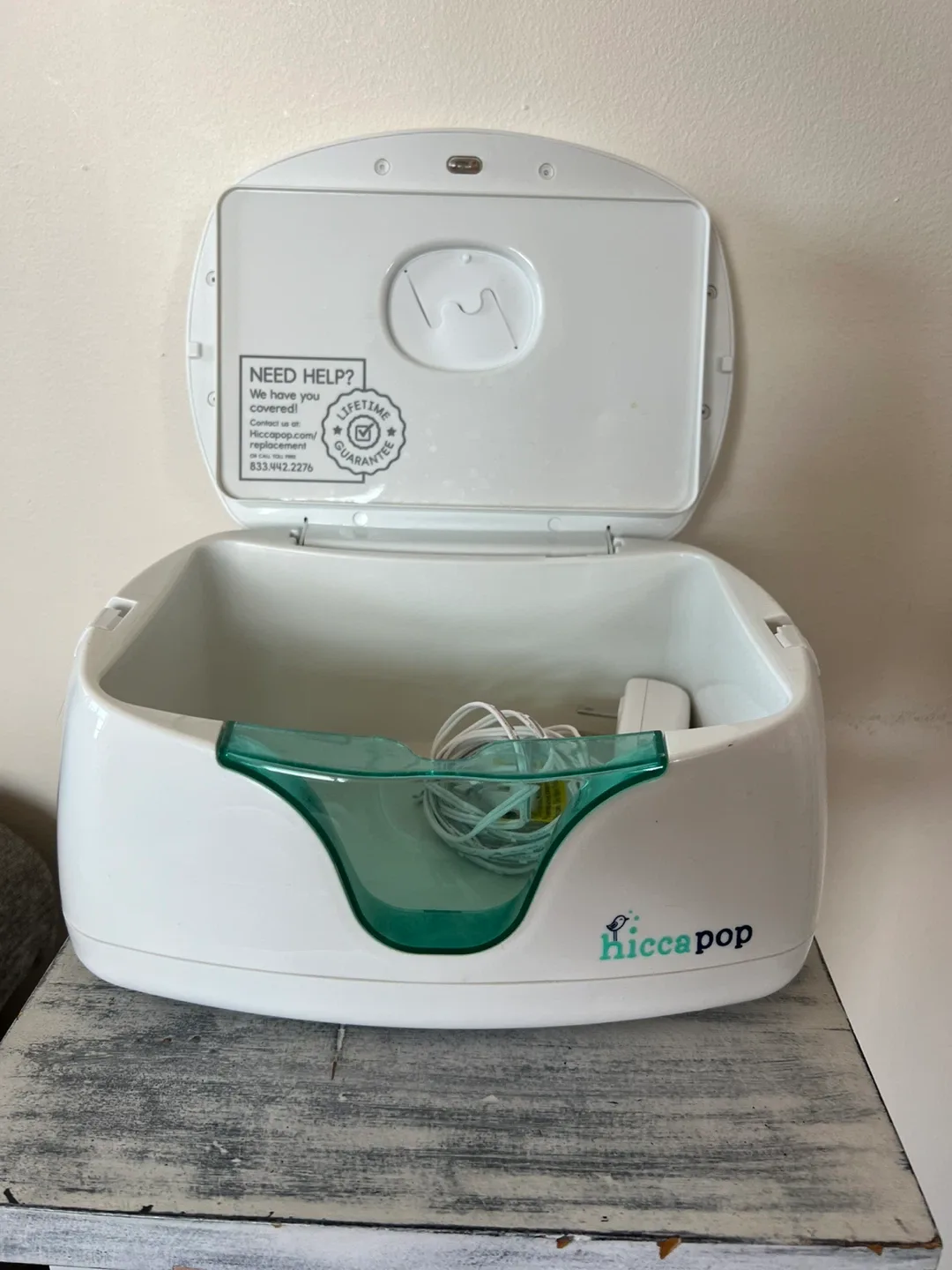 Hiccapop Wipe Warmer with Green Accent image indicator(6)