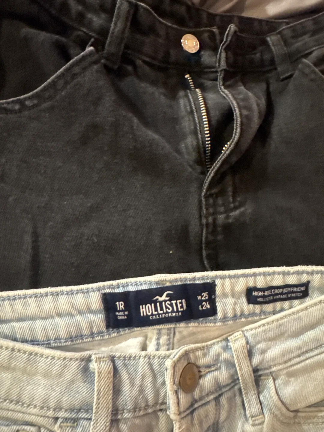 Hollister Ultra High Rise Mom Jeans W25 L27 image indicator(2)