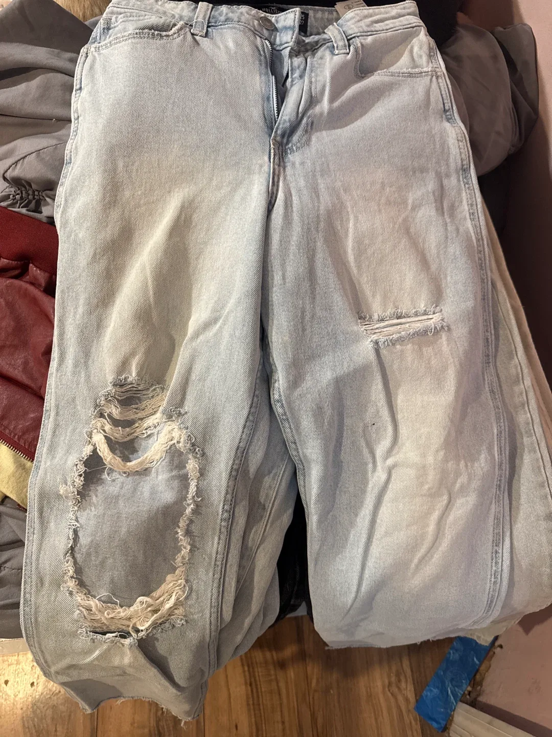 Hollister Ultra High Rise Mom Jeans W25 L27 image indicator(6)