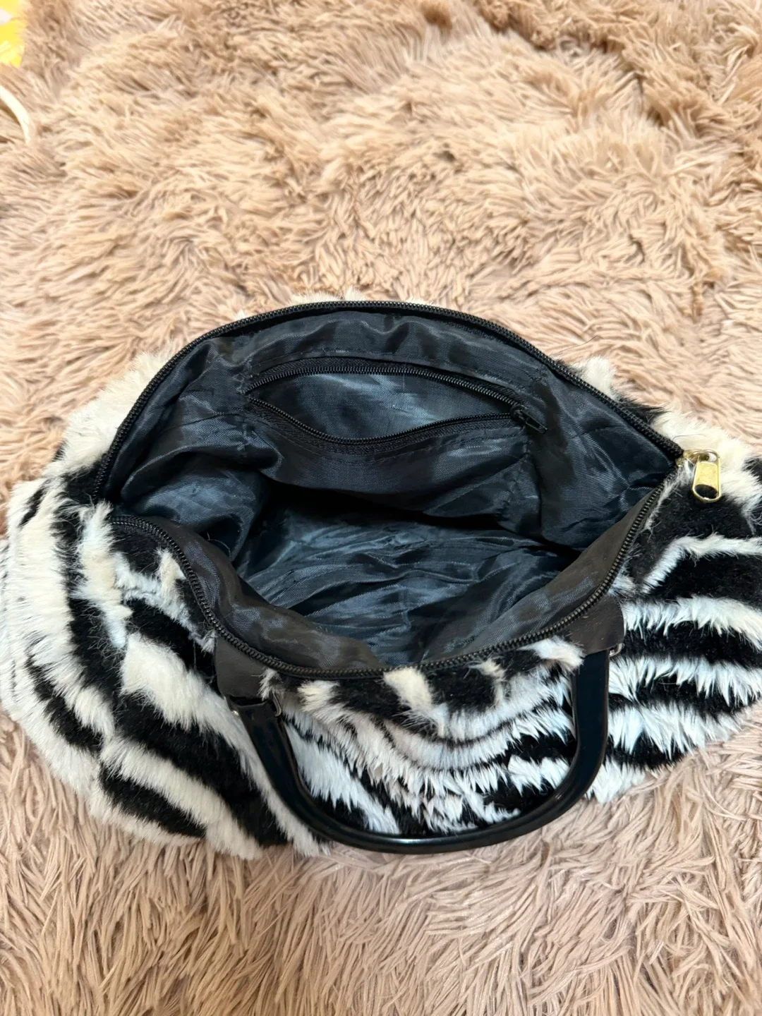 Zebra Print Furry Handbag image indicator(3)