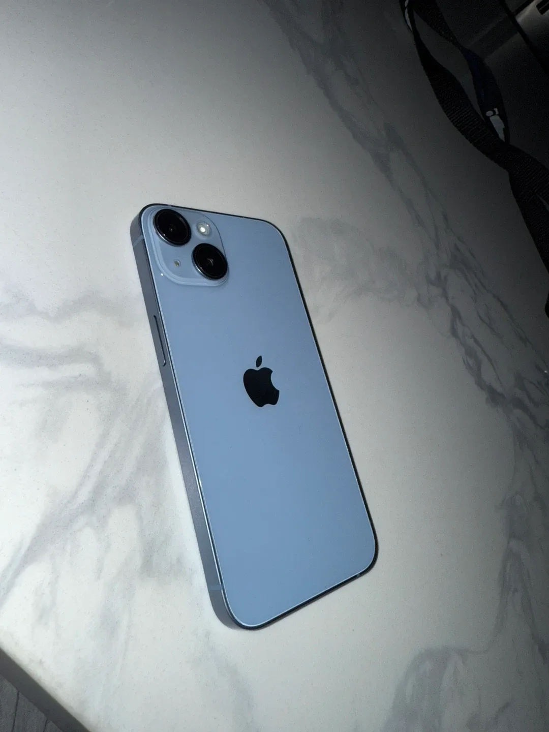 iPhone 14 - Blue image indicator(2)