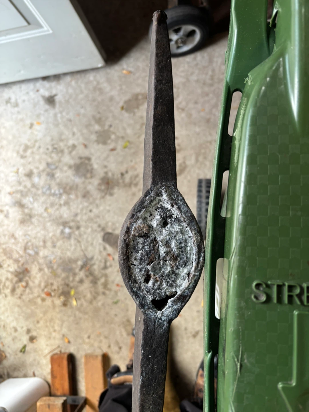 Antique Iron Pick Axe ! - photo 4