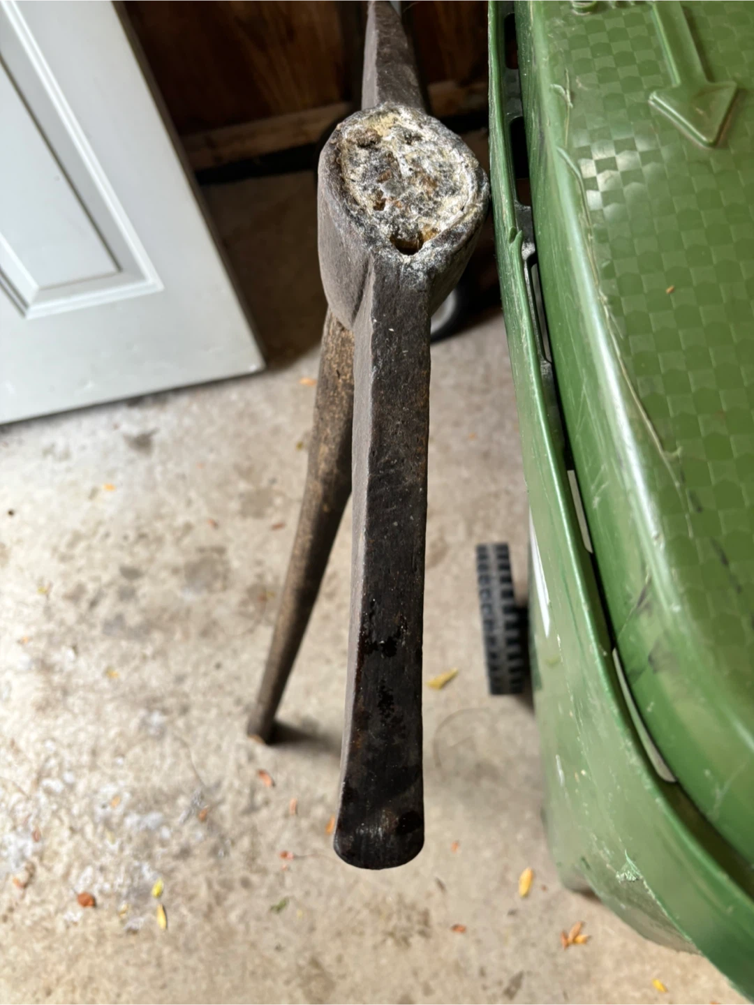 Antique Iron Pick Axe ! - photo 3