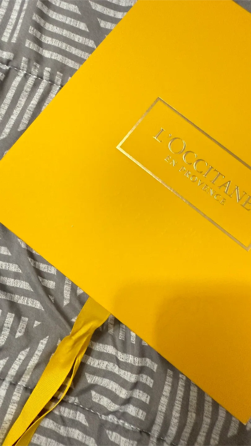 L'Occitane Gift Box - Yellow image indicator(3)
