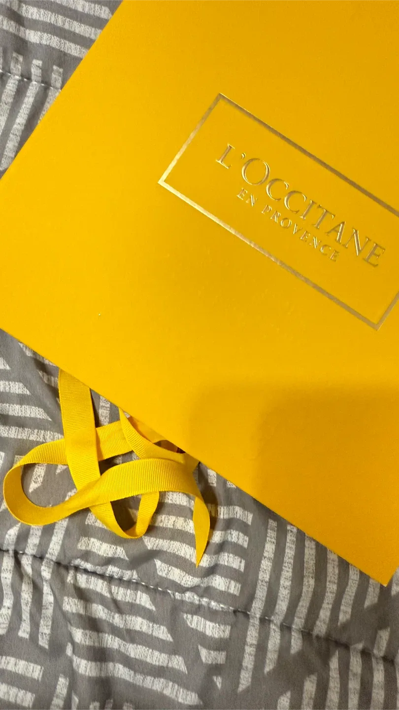 L'Occitane Gift Box - Yellow image indicator(5)