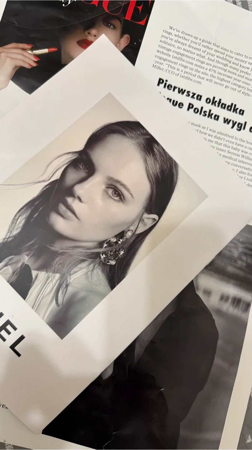 Perfect newspaper background for stunning and artistic photos. image indicator(2)